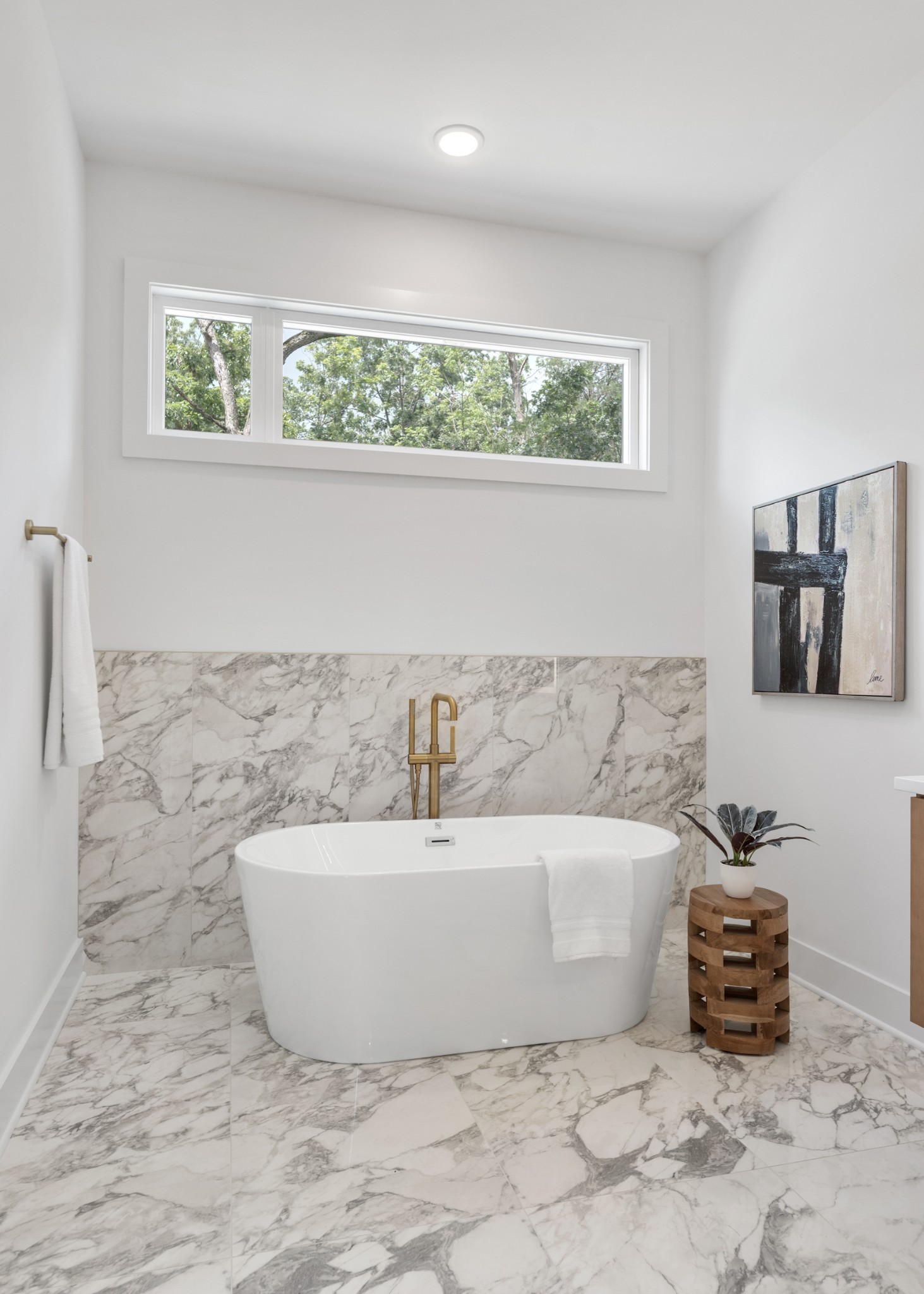 3021 Edwin Street Nashville, TN 37207 - Photo 28 of 48 a spacious bathroom with a bathtub and window