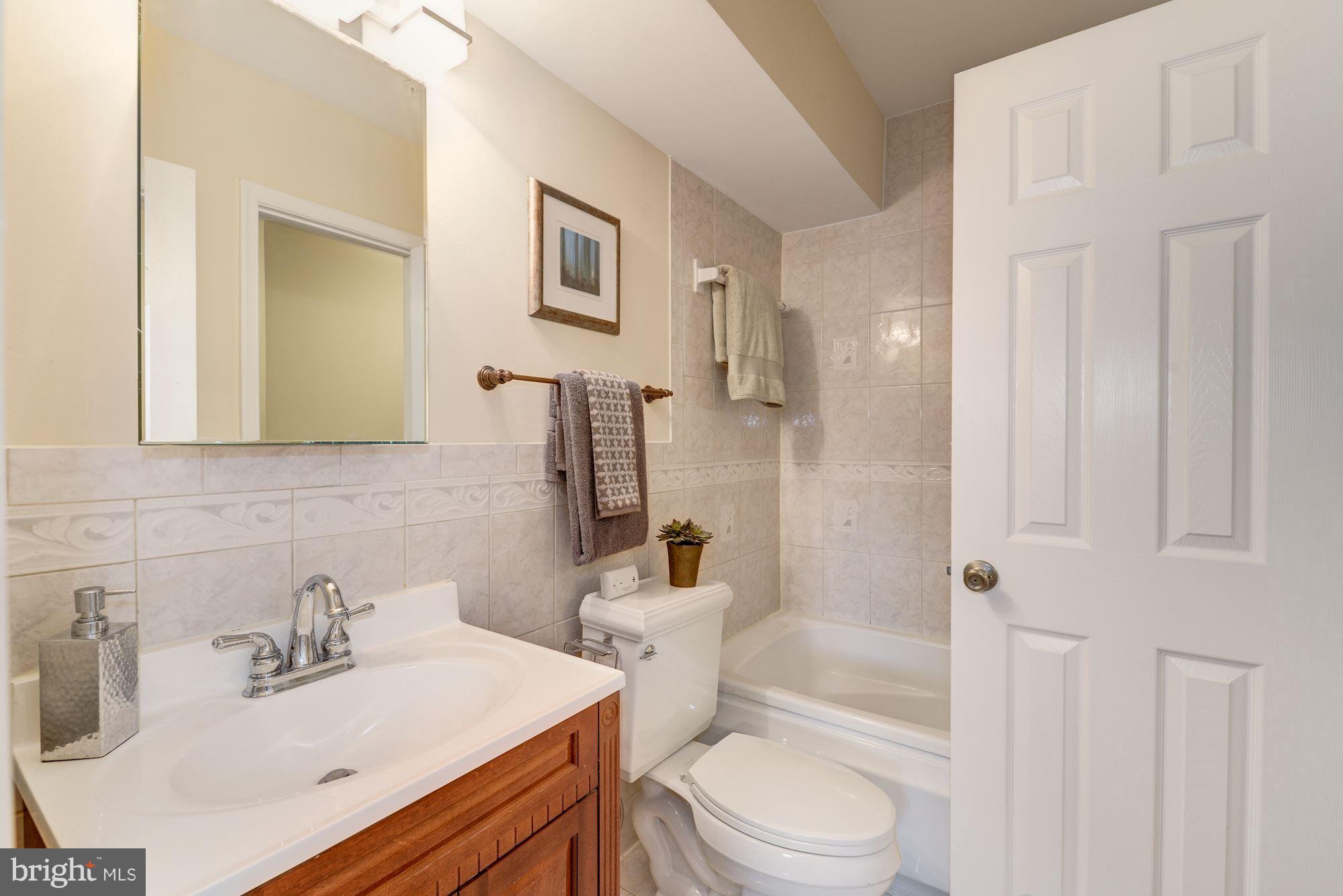 415 W Street Northeast, Unit A Washington, DC 20002 - Photo 23 of 30 Bath