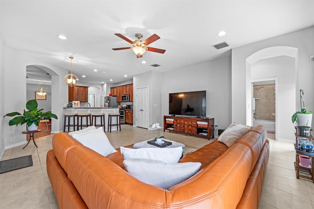 6751 Boulder Run Loop Wesley Chapel, FL 33545 - Photo 11 of 37