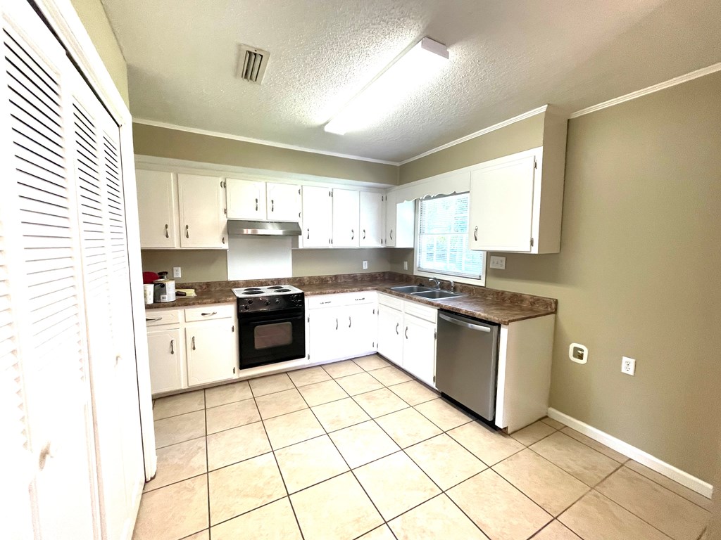 2002 Aberdeen Road Dothan, AL 36301 - Photo 5 of 24