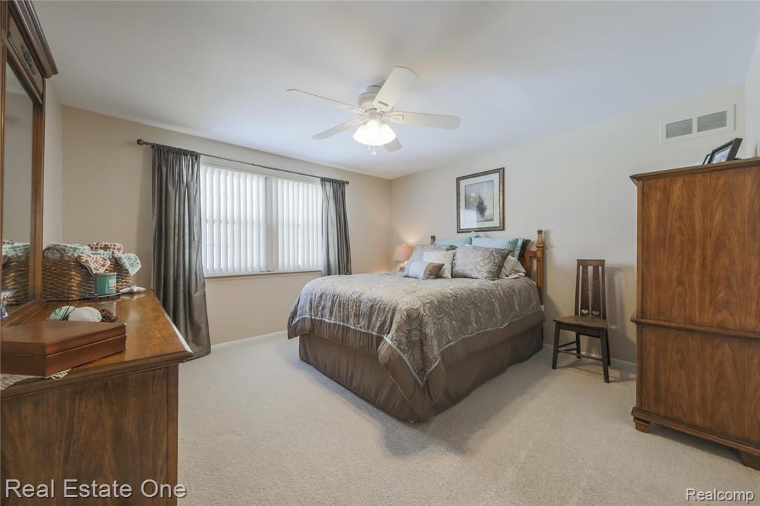 698 Abbey Court Rochester, MI 48307 - Photo 35 of 54 33-Abbey.jpg