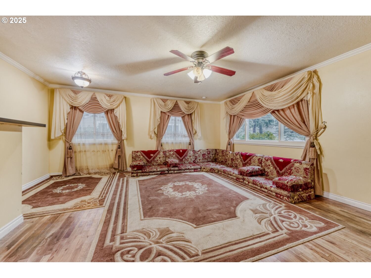 8426 Northeast Wygant Street Portland, OR 97220 - Photo 3 of 17 a view of a living room and workspace