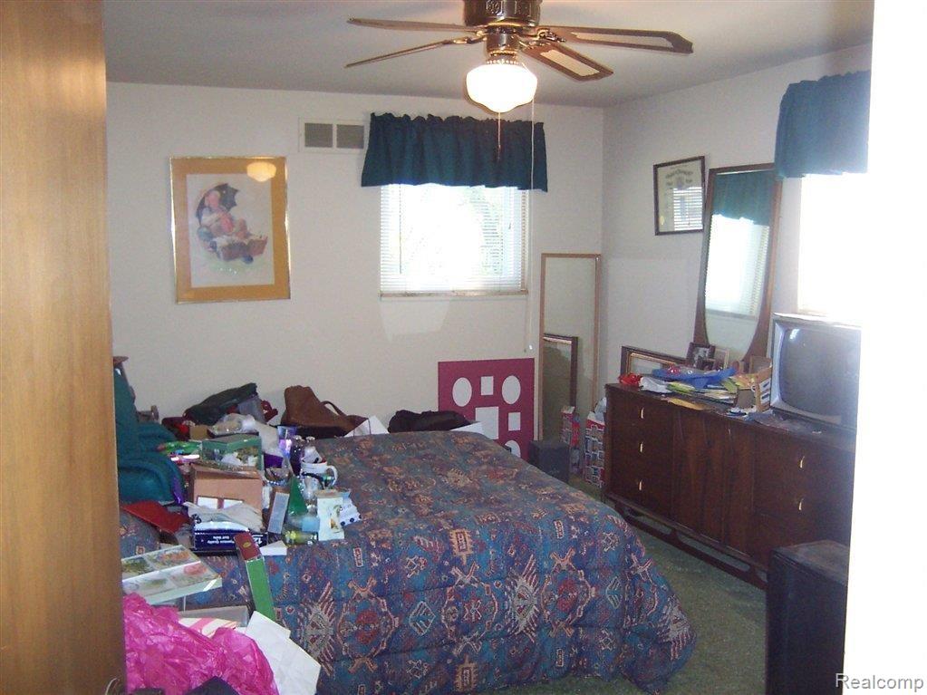 12154 Wildwing Road Plymouth, MI 48170 - Photo 18 of 24 100_2327.JPG
