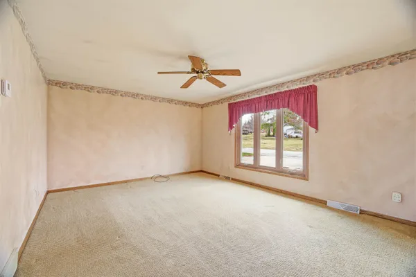 $229,900 | 321 Superior Street, Omro, WI 54963