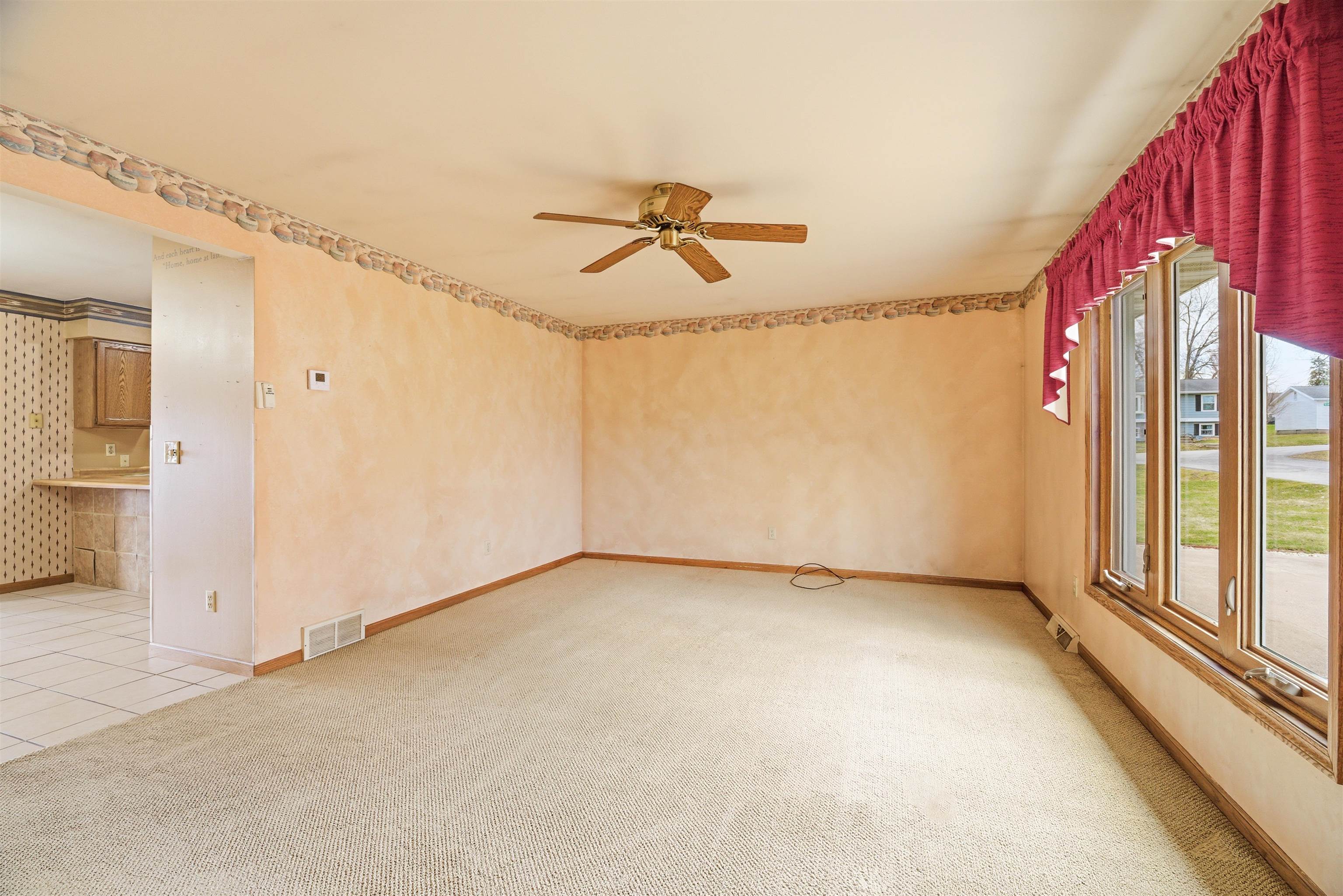 321 Superior Street Omro, WI 54963 - Photo 3 of 26