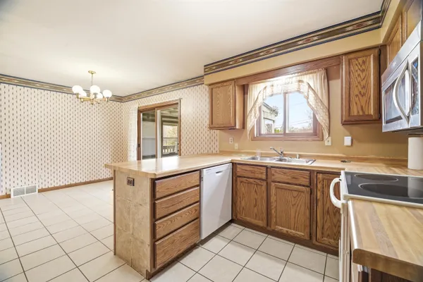 $229,900 | 321 Superior Street, Omro, WI 54963