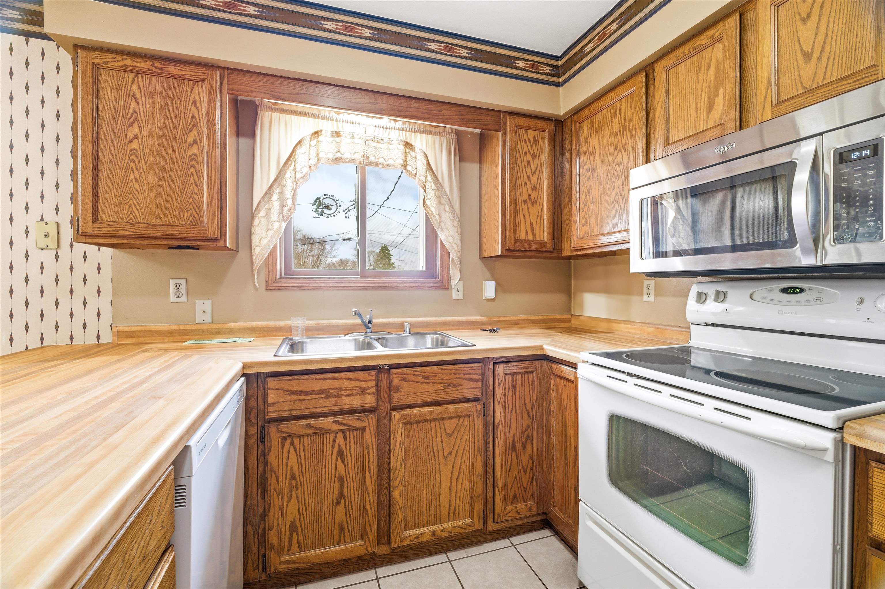 321 Superior Street Omro, WI 54963 - Photo 9 of 26