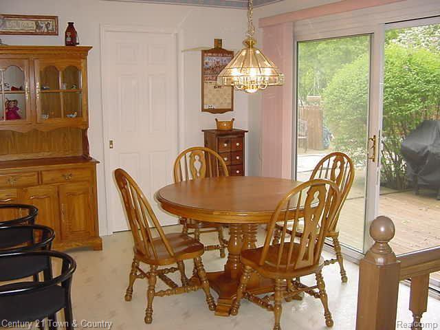 284 Shagbark Drive Rochester, MI 48309 - Photo 7 of 16 breakfast nook