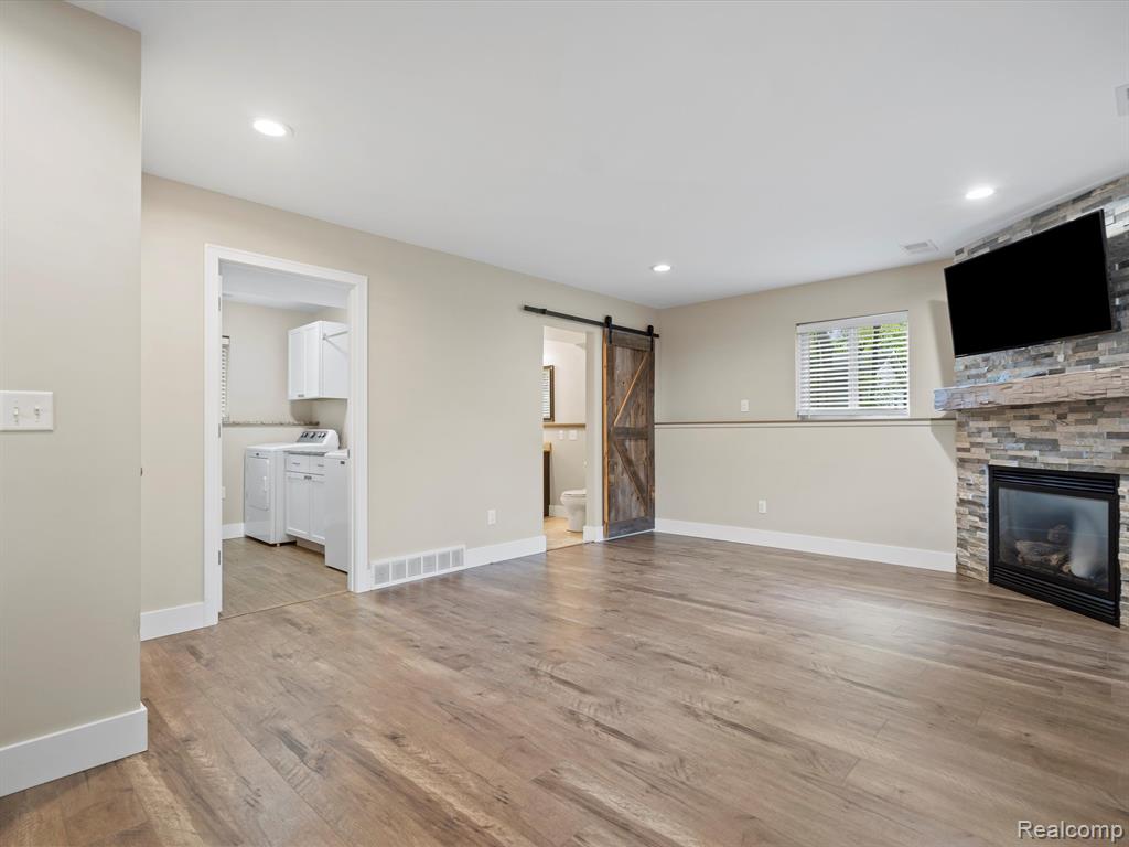 355 North Hospital Road Waterford, MI 48327 - Photo 11 of 23 Gallery Image 11