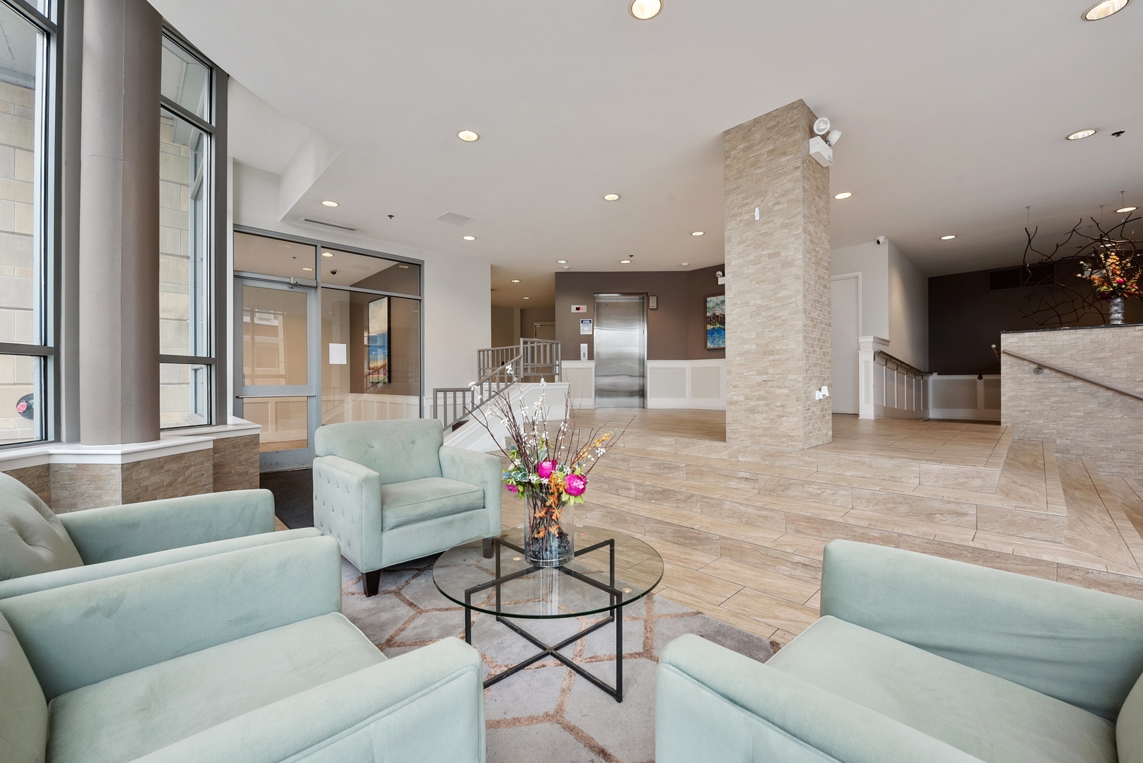 5556 North Sheridan Road, Unit 403 Chicago, IL 60640 - Photo 2 of 16