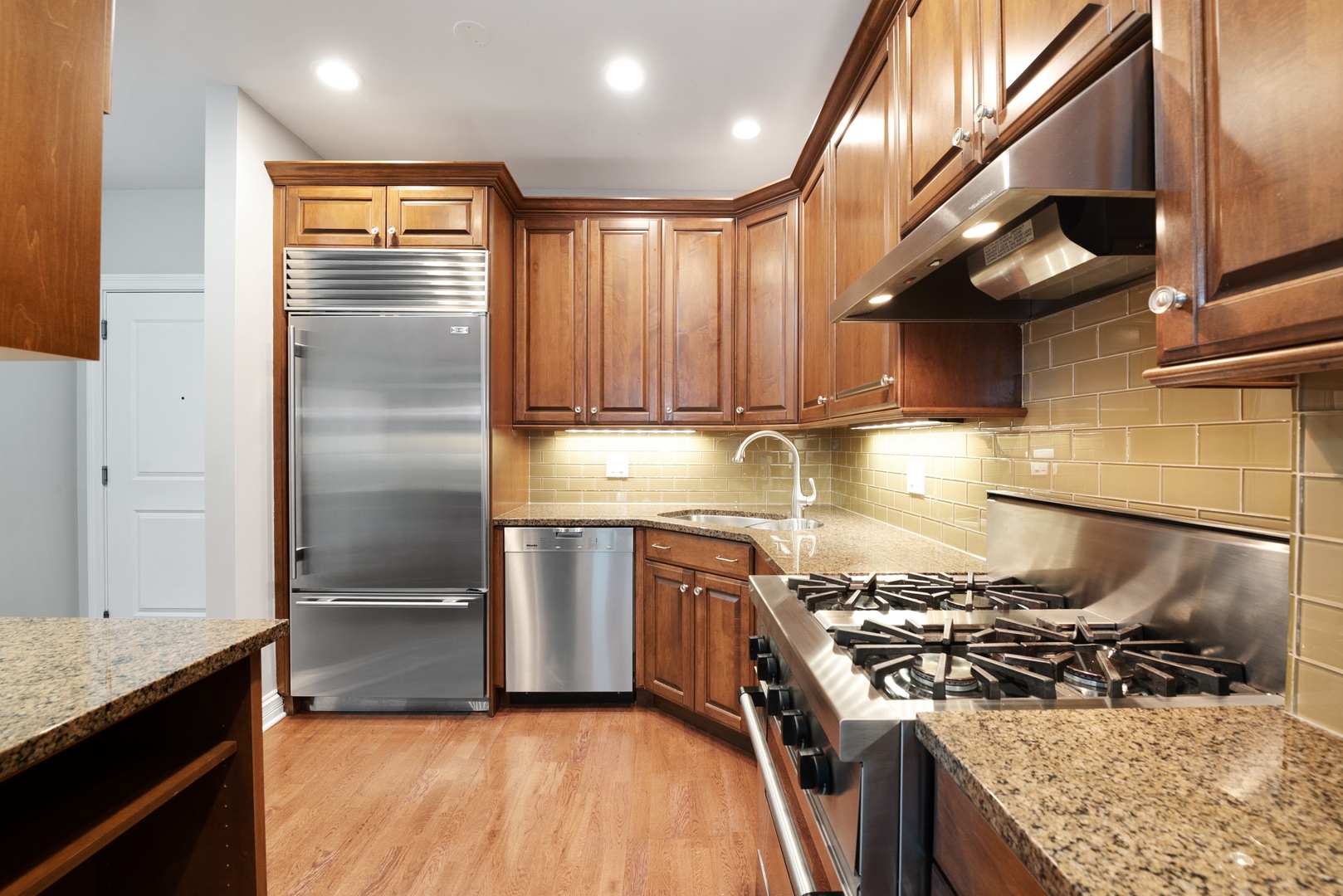 5556 North Sheridan Road, Unit 403 Chicago, IL 60640 - Photo 6 of 16
