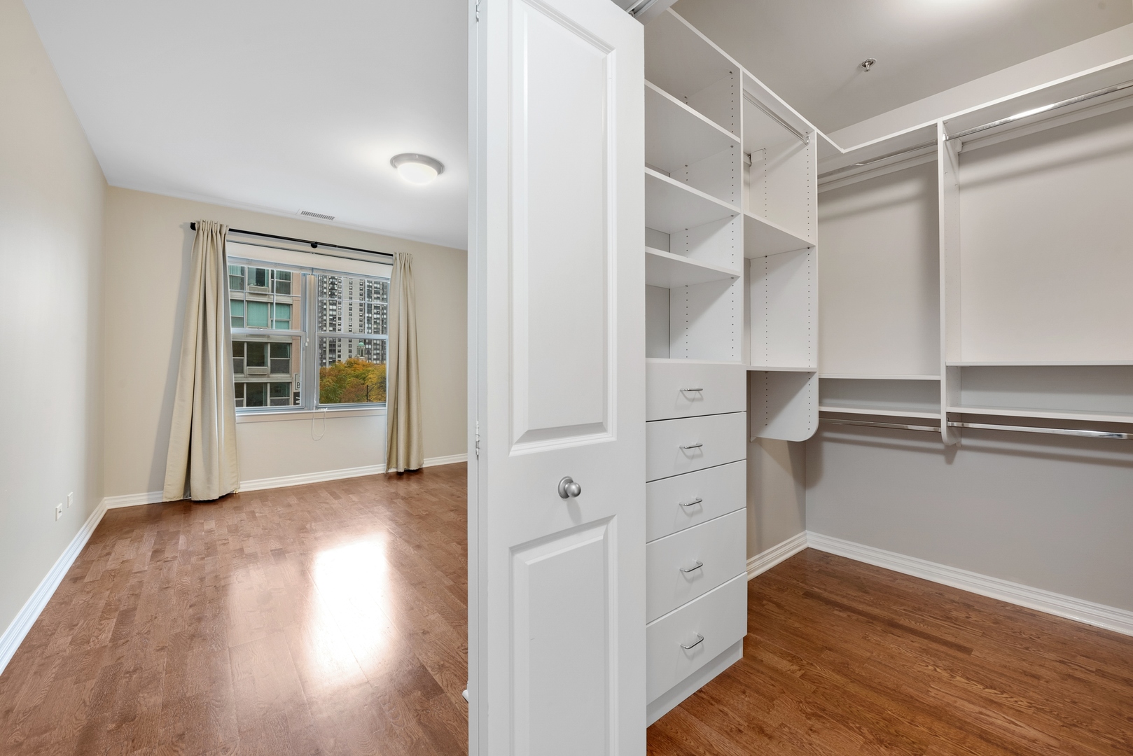 5556 North Sheridan Road, Unit 403 Chicago, IL 60640 - Photo 9 of 16