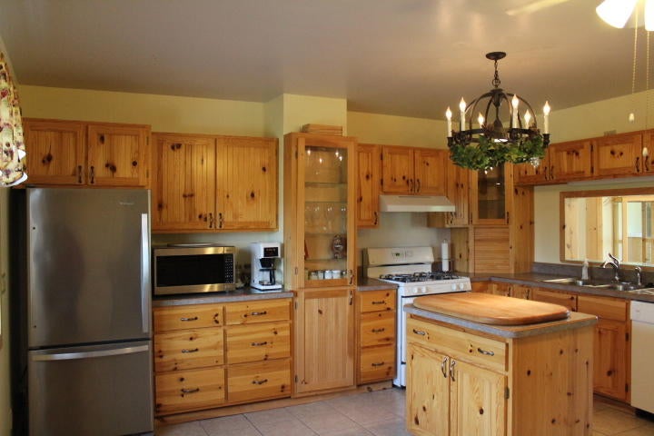 682 Dover Road Gaylord, MI 49735 - Photo 10 of 37 Gallery Image 10