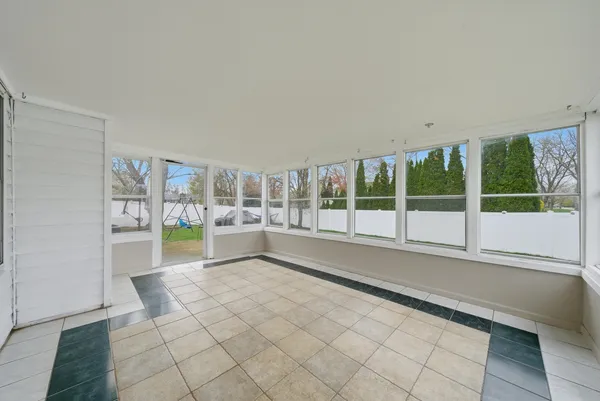 $329,900 | 1198 Arrowwood Court, Aurora, IL 60504