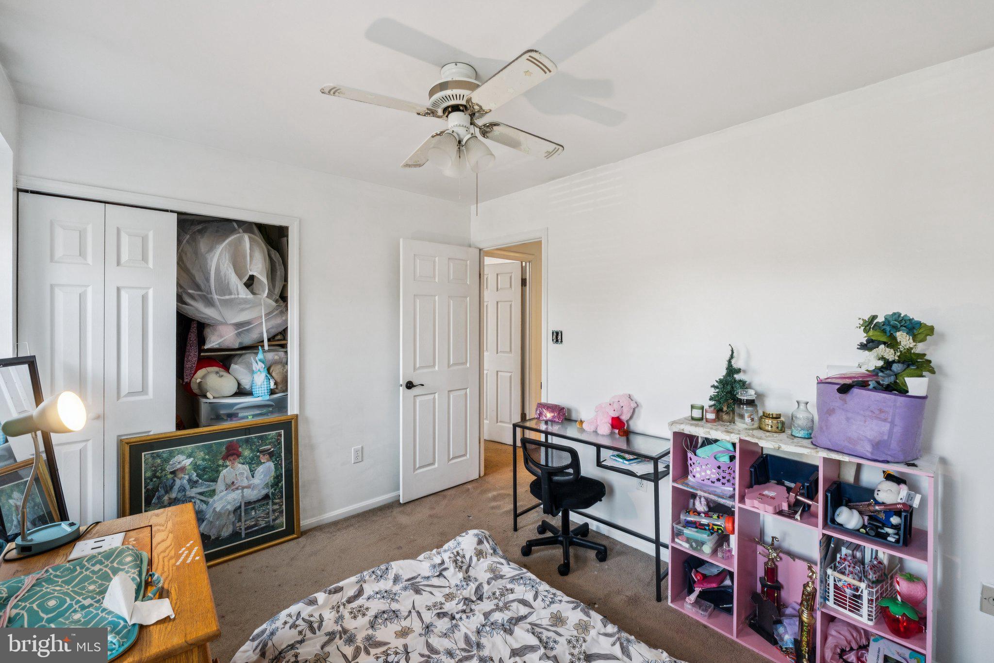 8124 Seneca View Drive Gaithersburg, MD 20882 - Photo 26 of 37 a workspace with furniture and wooden floor