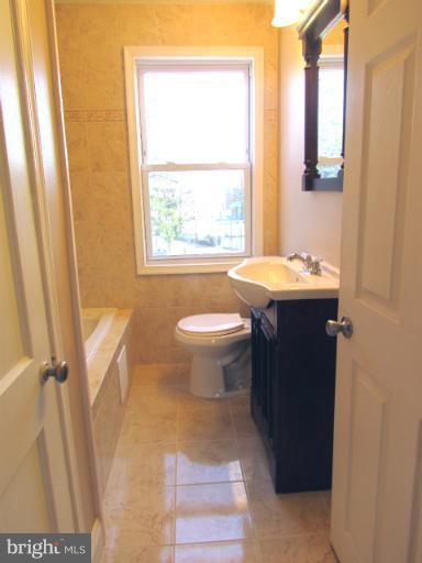 5400 Sagra Road Baltimore, MD 21239 - Photo 5 of 25 Bath
