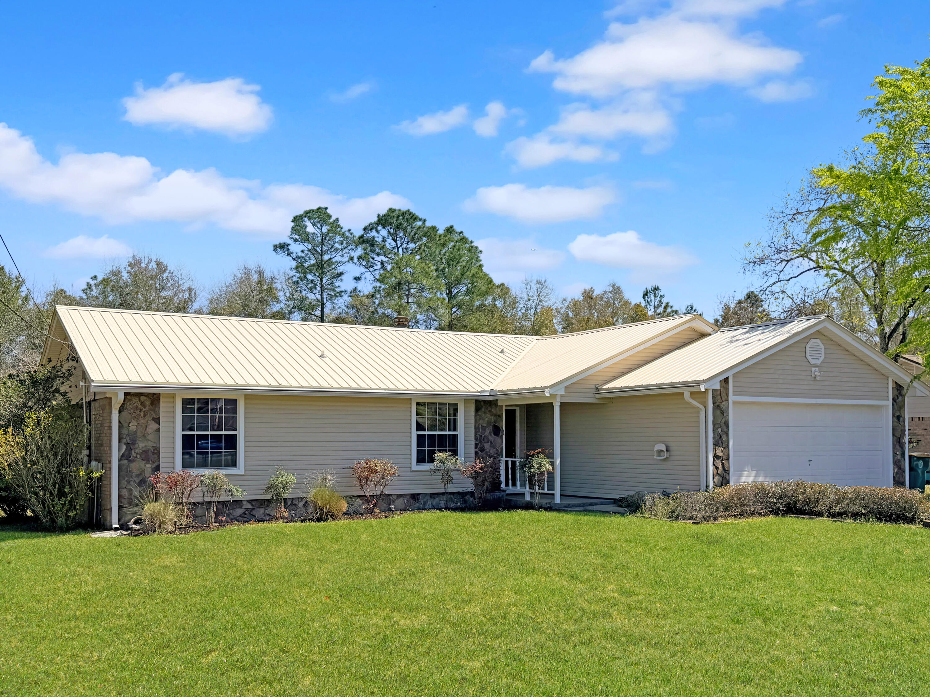 5555 Galaxy Drive Crestview, FL 32539 - Photo 3 of 22 IMG_5102