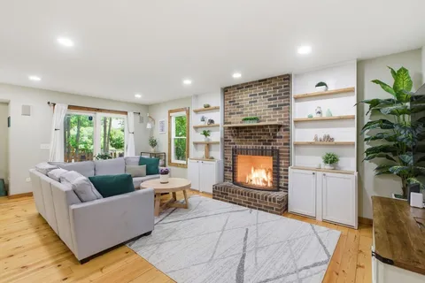 $589,000 | 4669 Kings Way North, Gurnee, IL 60031