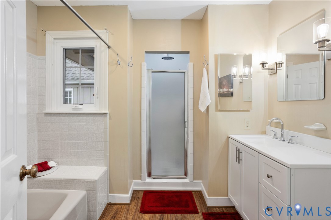 3613 Stoney Ridge Road Midlothian, VA 23112 - Photo 26 of 50 a bathroom with a tub sink and mirror
