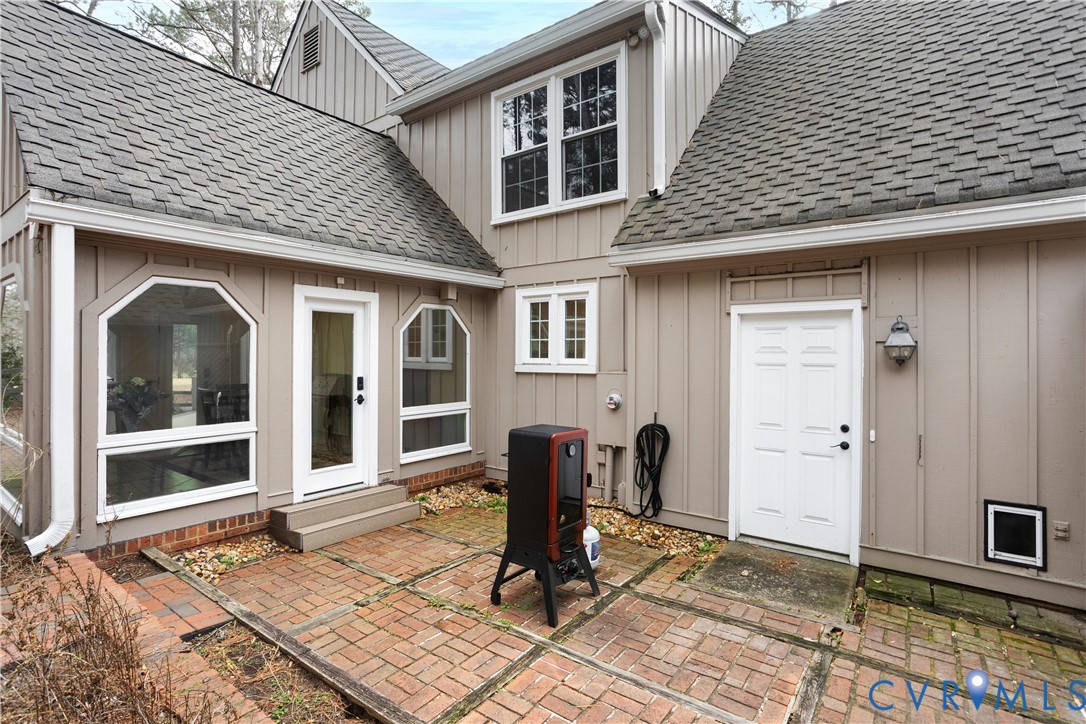 3613 Stoney Ridge Road Midlothian, VA 23112 - Photo 47 of 50 a view of a patio with table and chairs near a yard