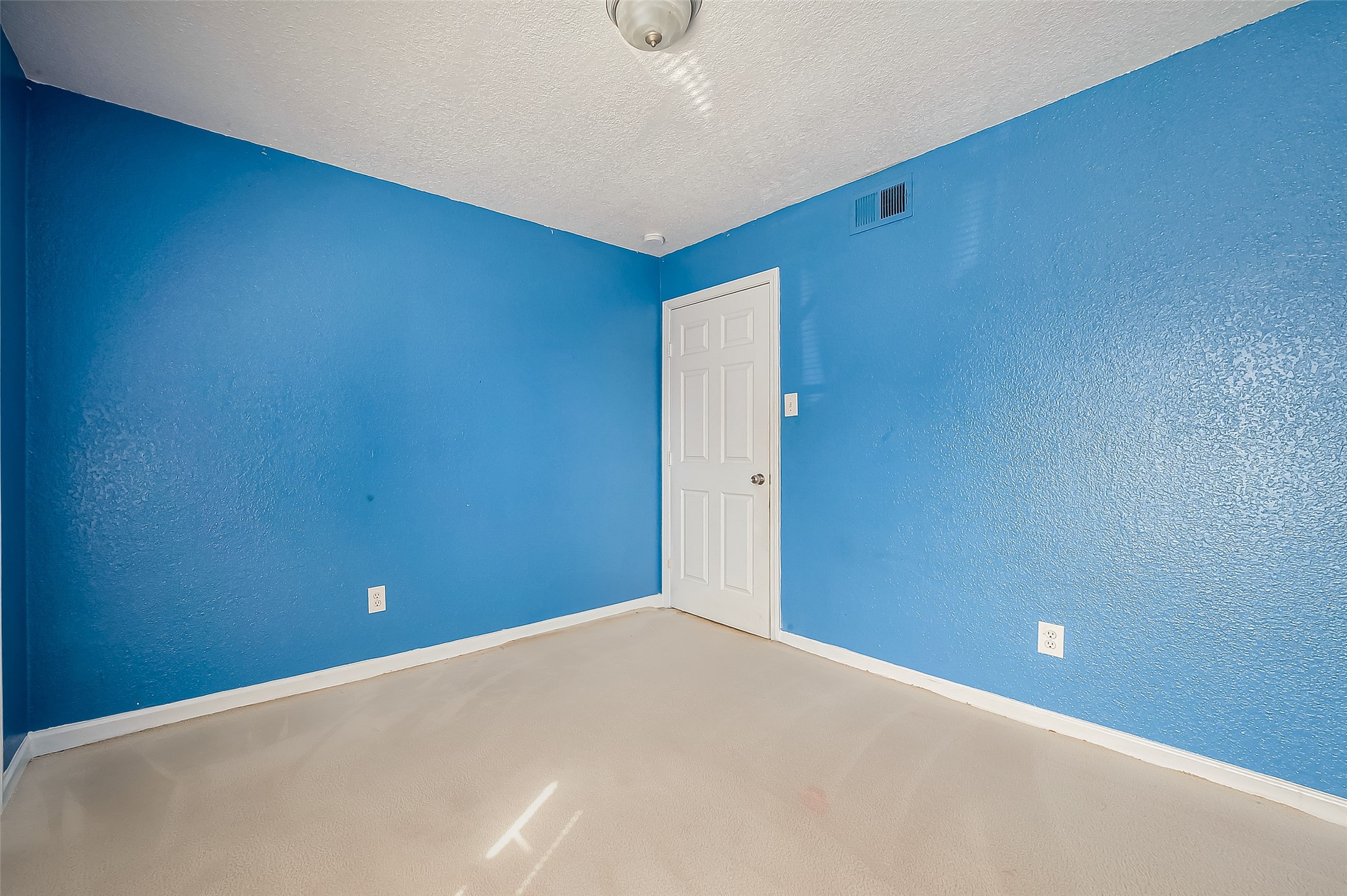 8100 Creekbend Drive, Unit 146 Houston, TX 77071 - Photo 15 of 17 a view of an empty room