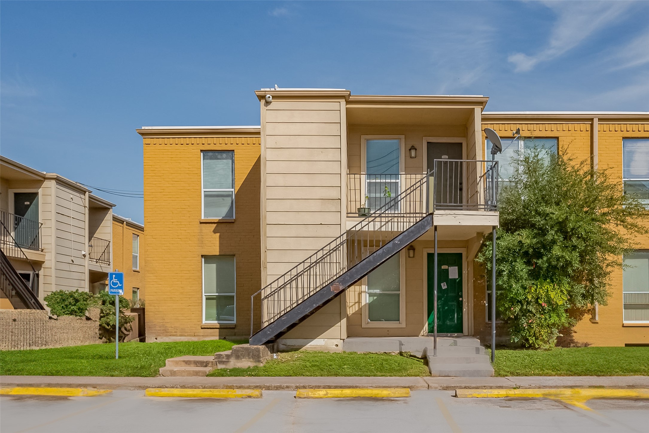 8100 Creekbend Drive, Unit 146 Houston, TX 77071 - Photo 3 of 17 a view of a building with a yard