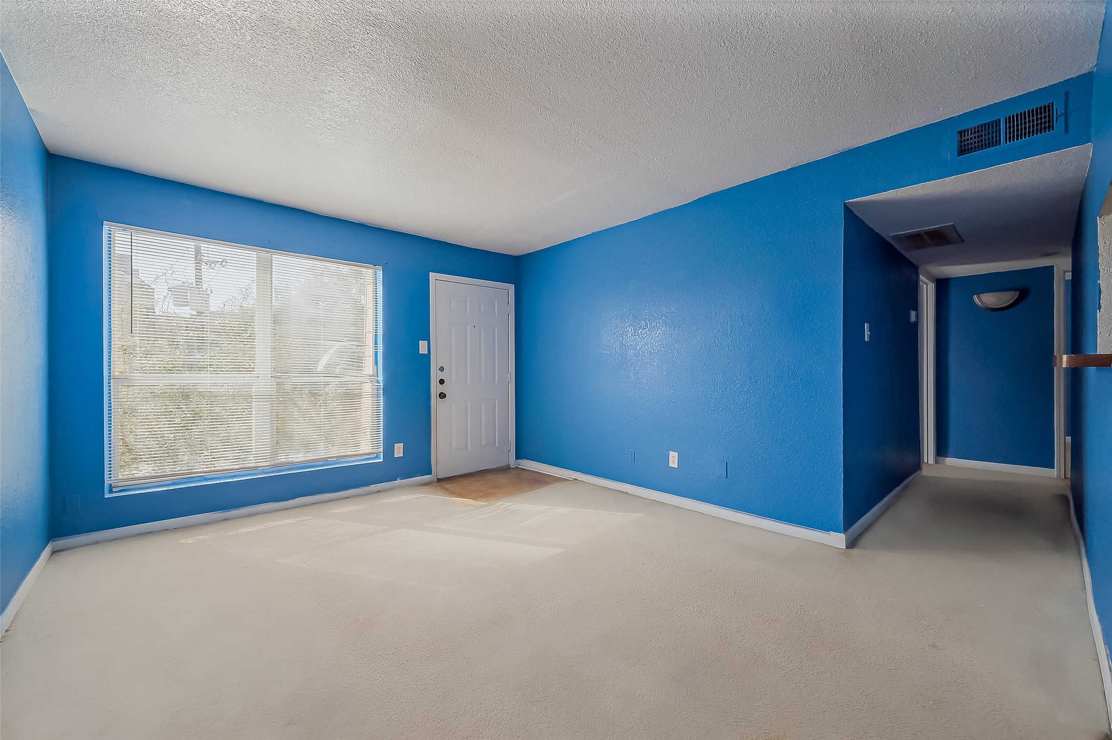 8100 Creekbend Drive, Unit 146 Houston, TX 77071 - Photo 6 of 17 a view of an empty room with a window