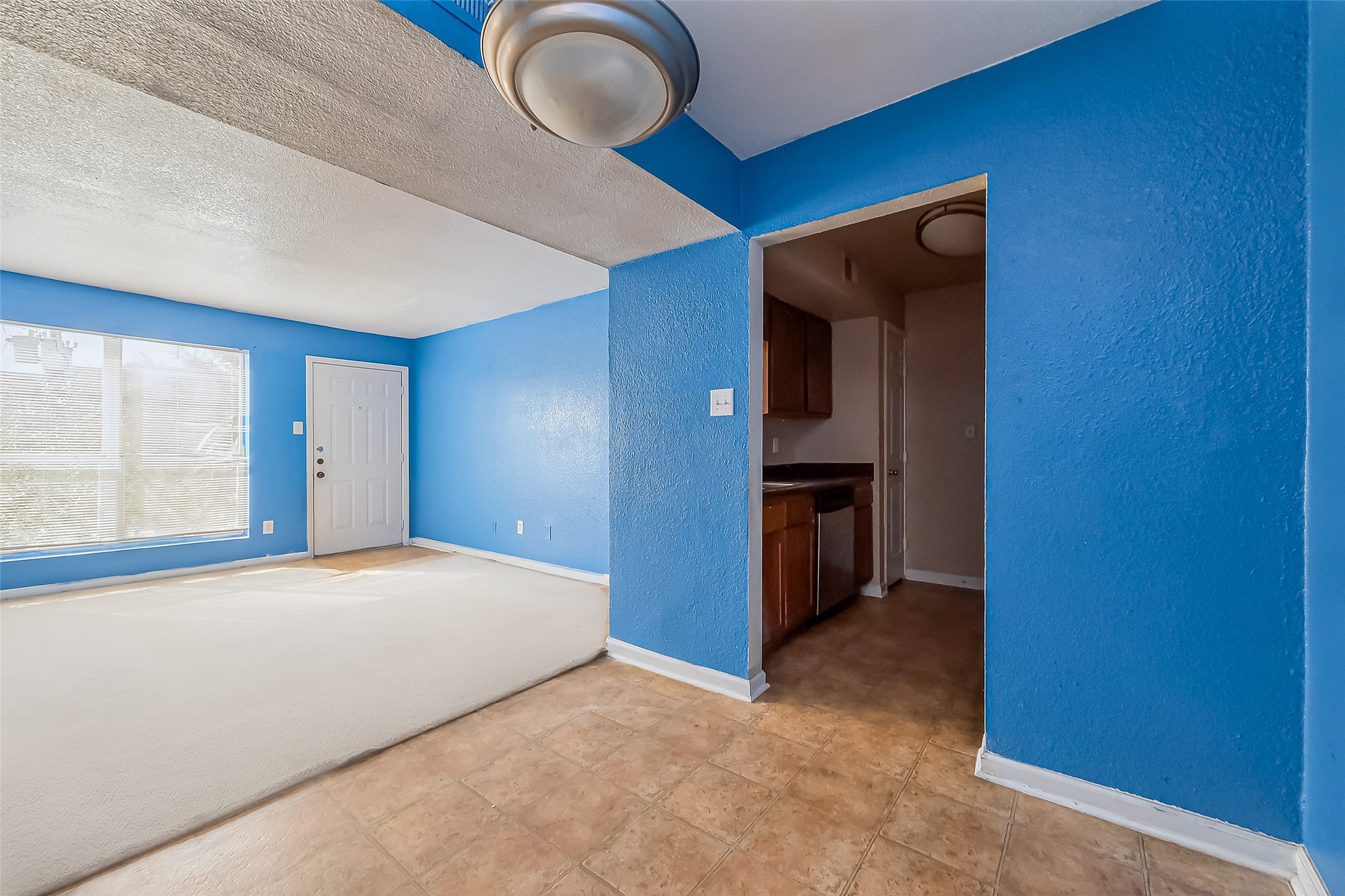 8100 Creekbend Drive, Unit 146 Houston, TX 77071 - Photo 8 of 17 a bedroom with a bed and a large window