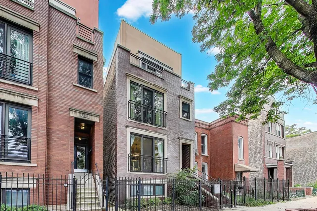 $715,000 | 2510 West Iowa Street, Unit 1, Chicago, IL 60622
