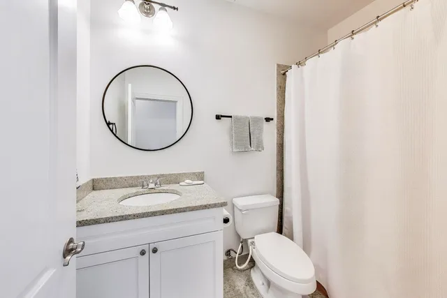 $715,000 | 2510 West Iowa Street, Unit 1, Chicago, IL 60622