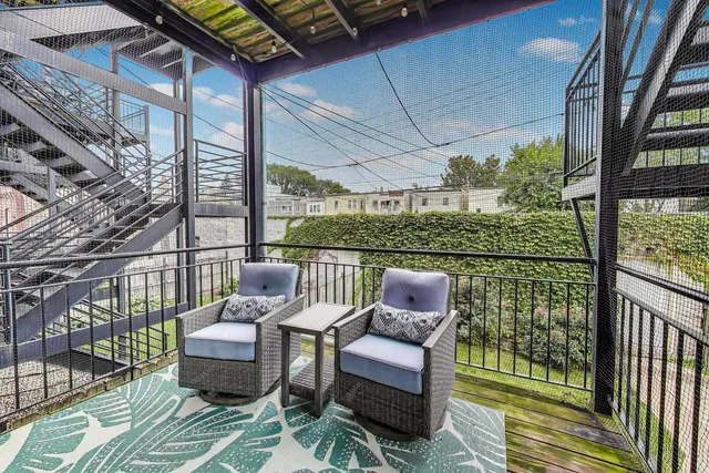 $715,000 | 2510 West Iowa Street, Unit 1, Chicago, IL 60622