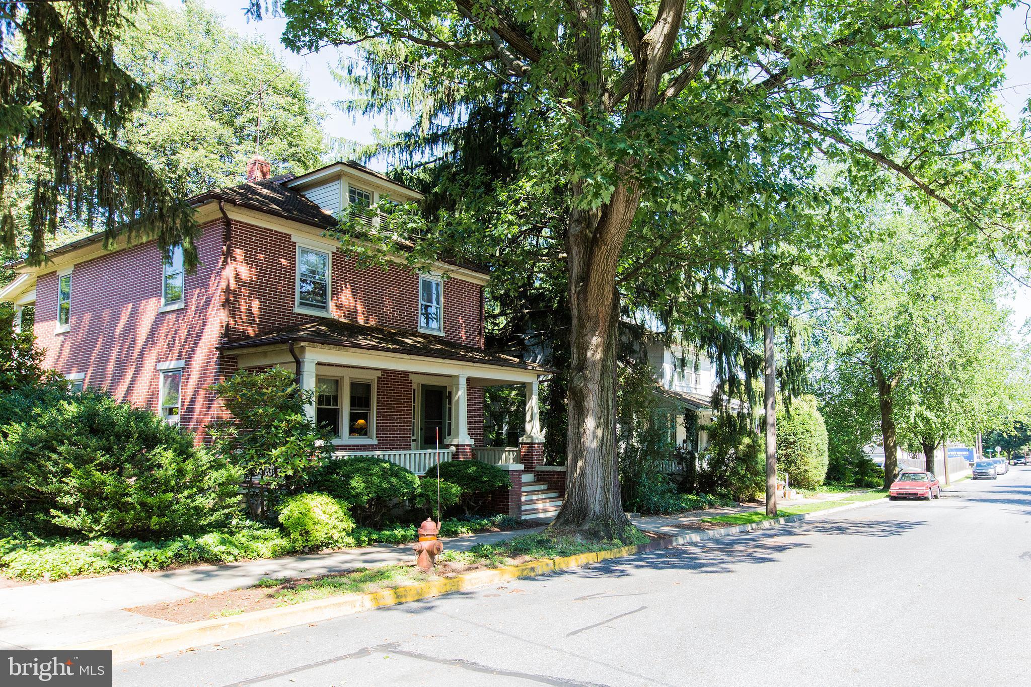 418 Linden Street Lititz, PA 17543 - Photo 3 of 65