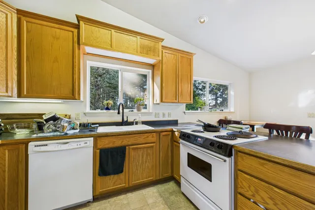 $324,000 | 972 Spring Road, Whitethorn, CA 95589