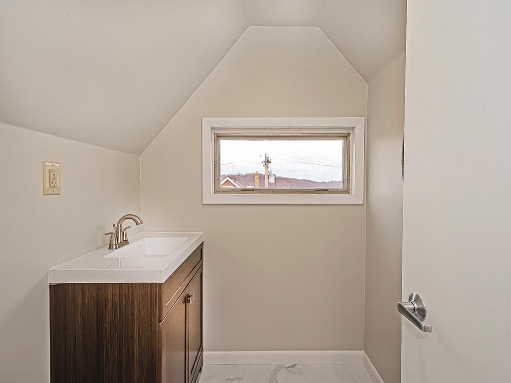 407 Walnut Street Vandergrift, PA 15690 - Photo 20 of 26 Gallery Image 20