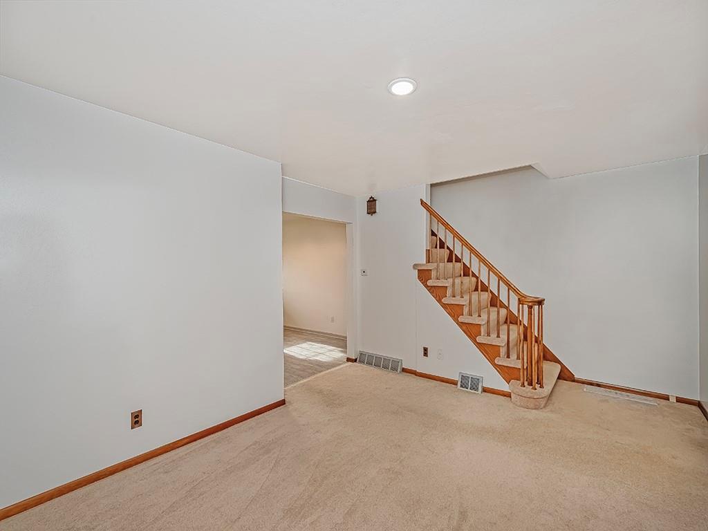 407 Walnut Street Vandergrift, PA 15690 - Photo 3 of 26 Gallery Image 3