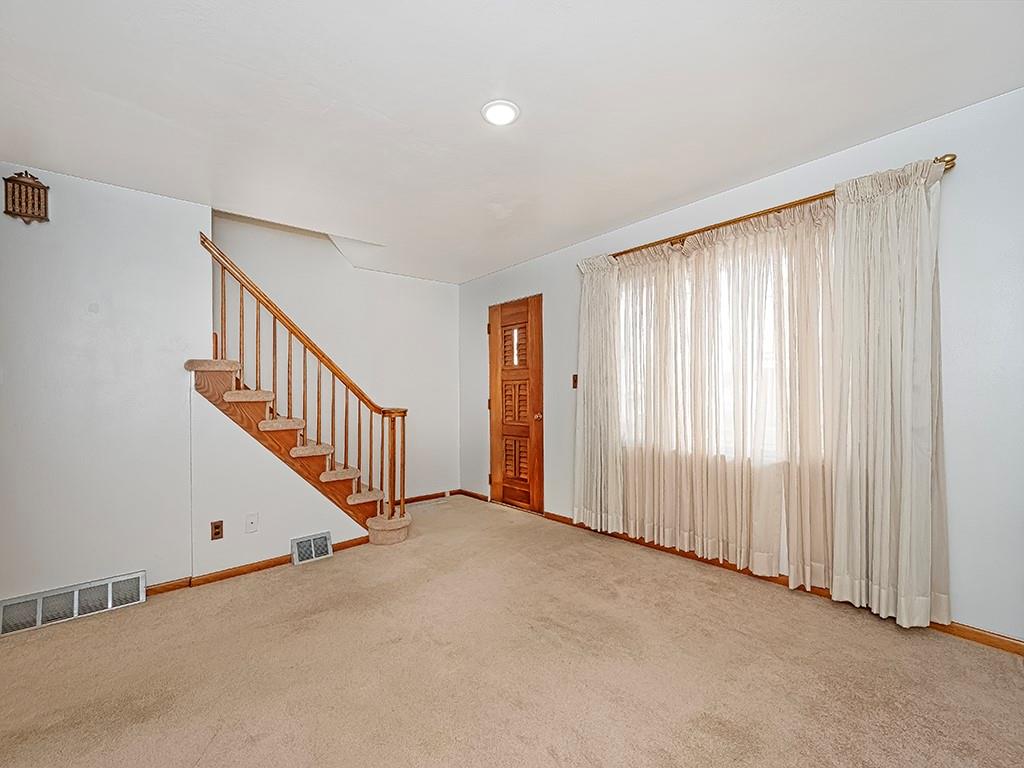 407 Walnut Street Vandergrift, PA 15690 - Photo 4 of 26 Gallery Image 4