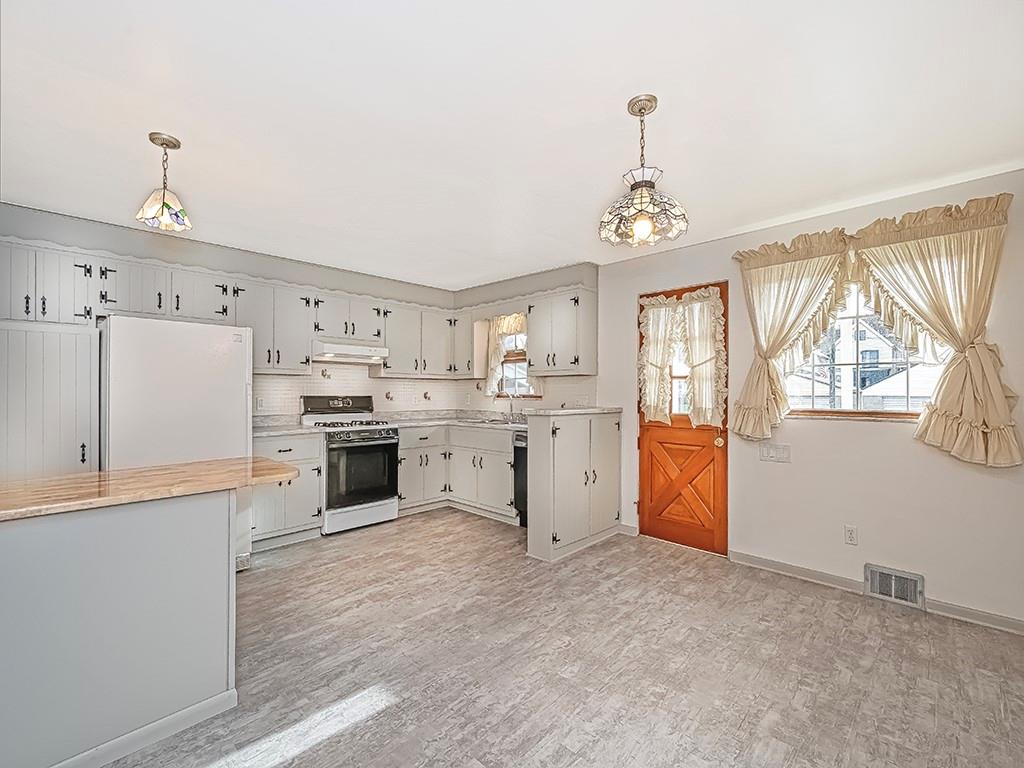 407 Walnut Street Vandergrift, PA 15690 - Photo 6 of 26 Gallery Image 6