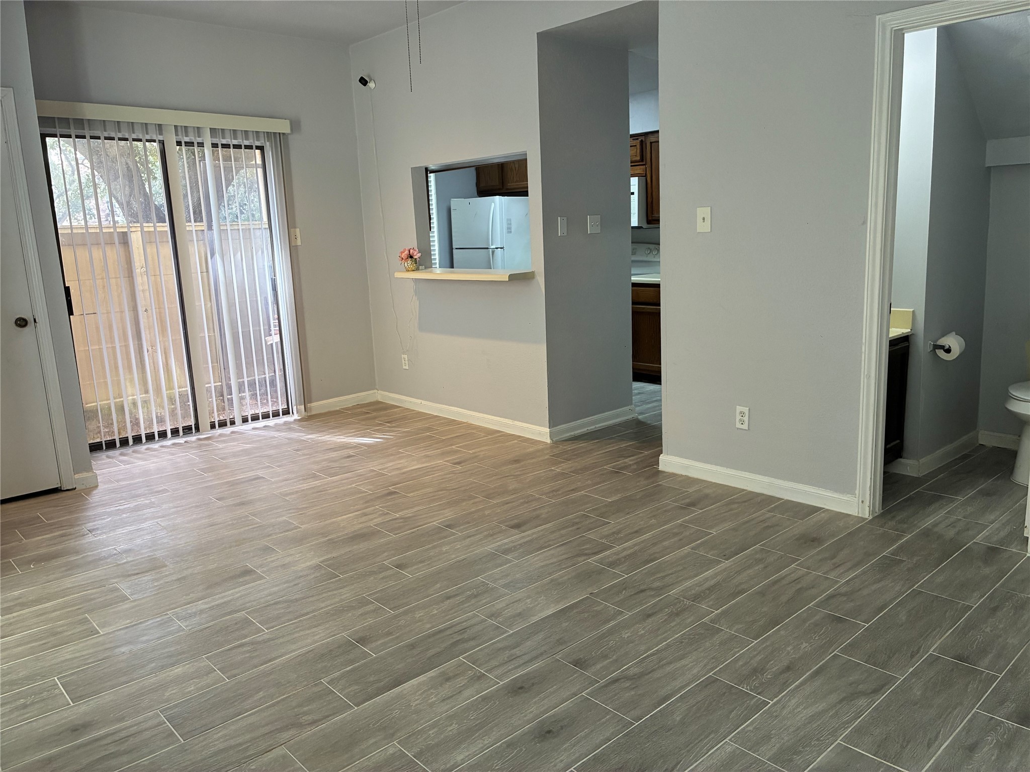 8299 Cambridge Street, Unit 1401 Houston, TX 77054 - Photo 7 of 17 an empty room with wooden floor and windows