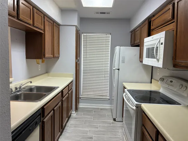 $1,200 | 8299 Cambridge Street, Unit 1401, Houston, TX 77054