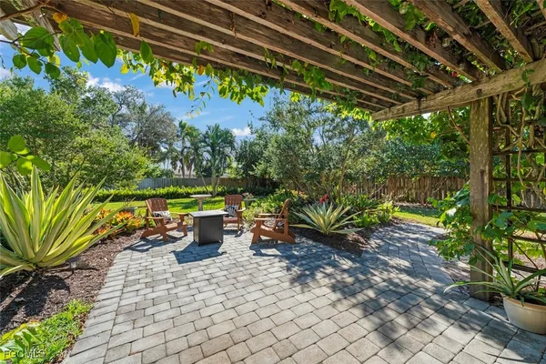 $579,000 | 3325 Avocado Drive, Fort Myers, FL 33901