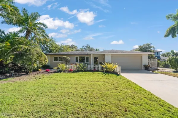 $579,000 | 3325 Avocado Drive, Fort Myers, FL 33901