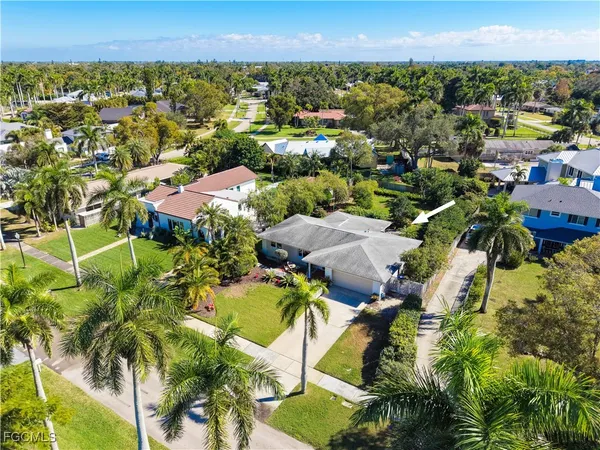 $579,000 | 3325 Avocado Drive, Fort Myers, FL 33901