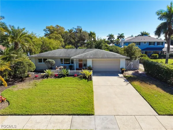 $579,000 | 3325 Avocado Drive, Fort Myers, FL 33901