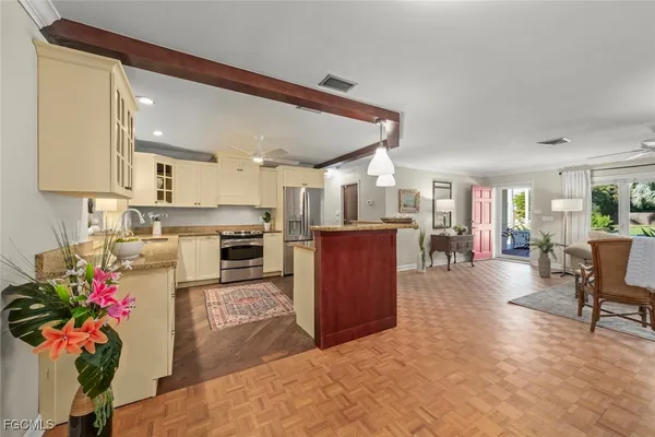 $579,000 | 3325 Avocado Drive, Fort Myers, FL 33901