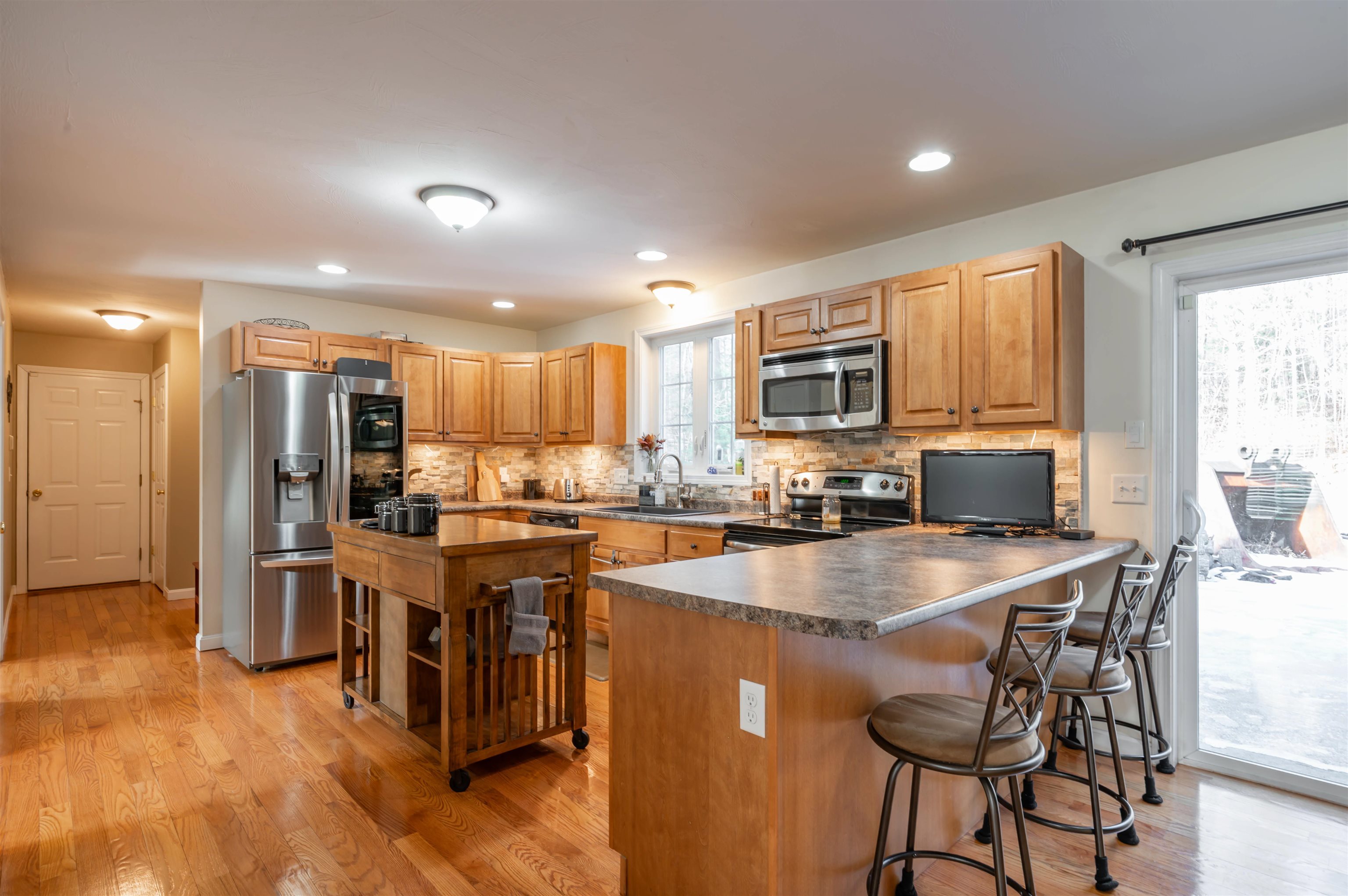 43 Lampton Drive Derry, NH 03038 - Photo 14 of 43