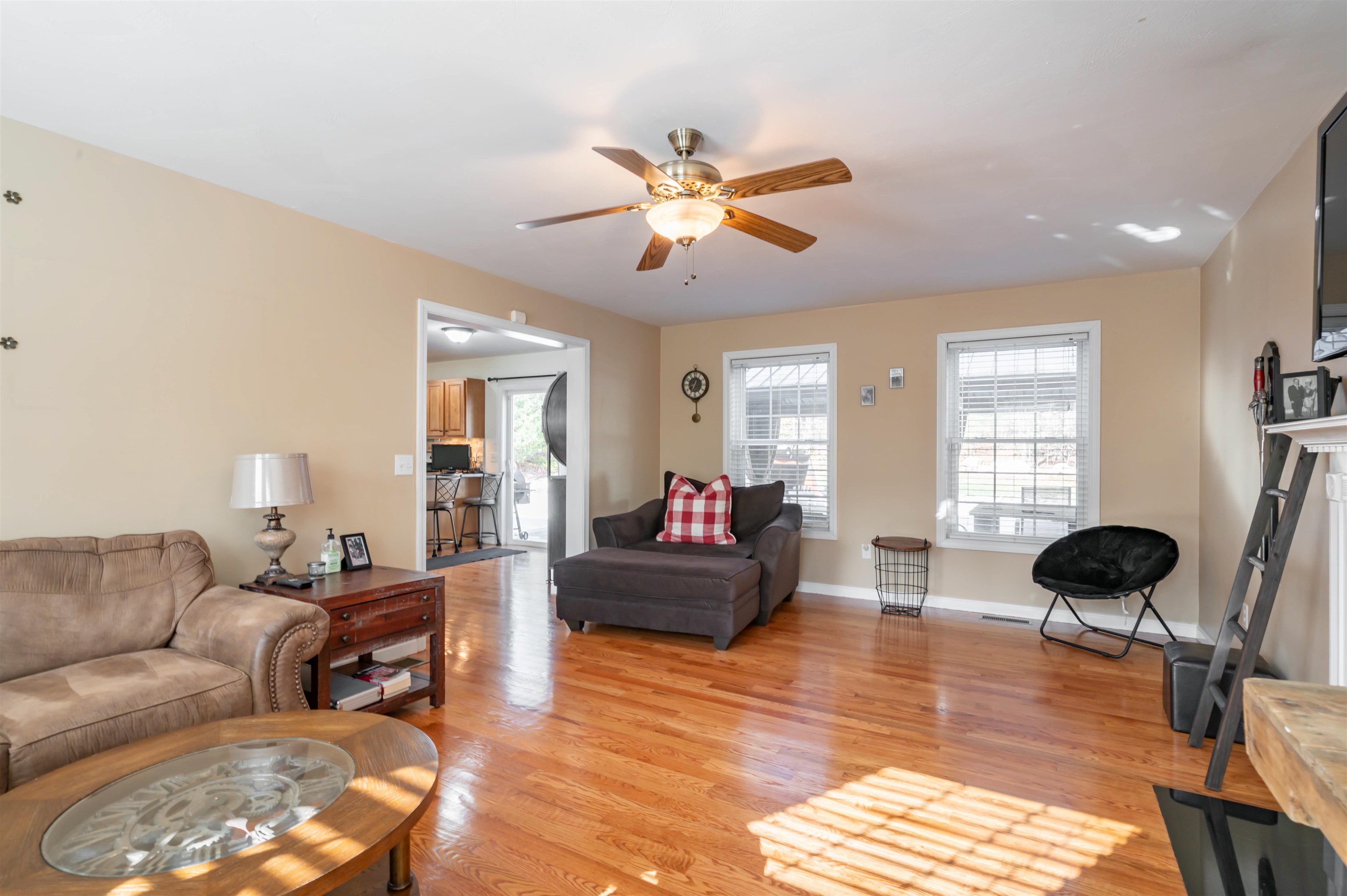 43 Lampton Drive Derry, NH 03038 - Photo 8 of 43