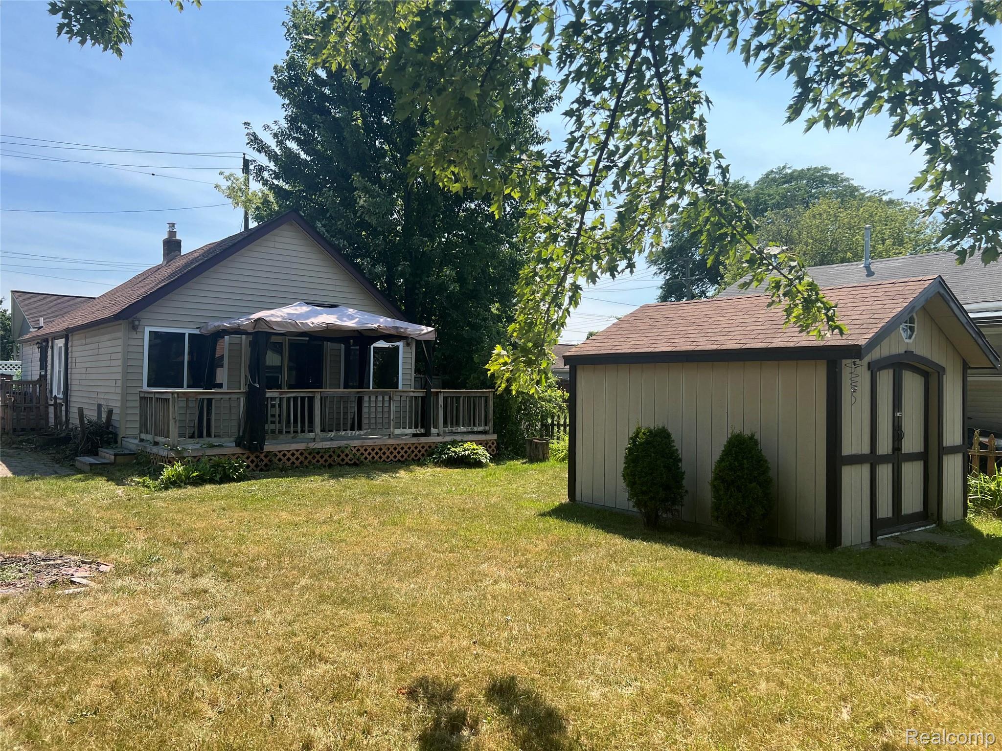 15676 Frazho Road Roseville, MI 48066 - Photo 16 of 20 Deck1.jpg