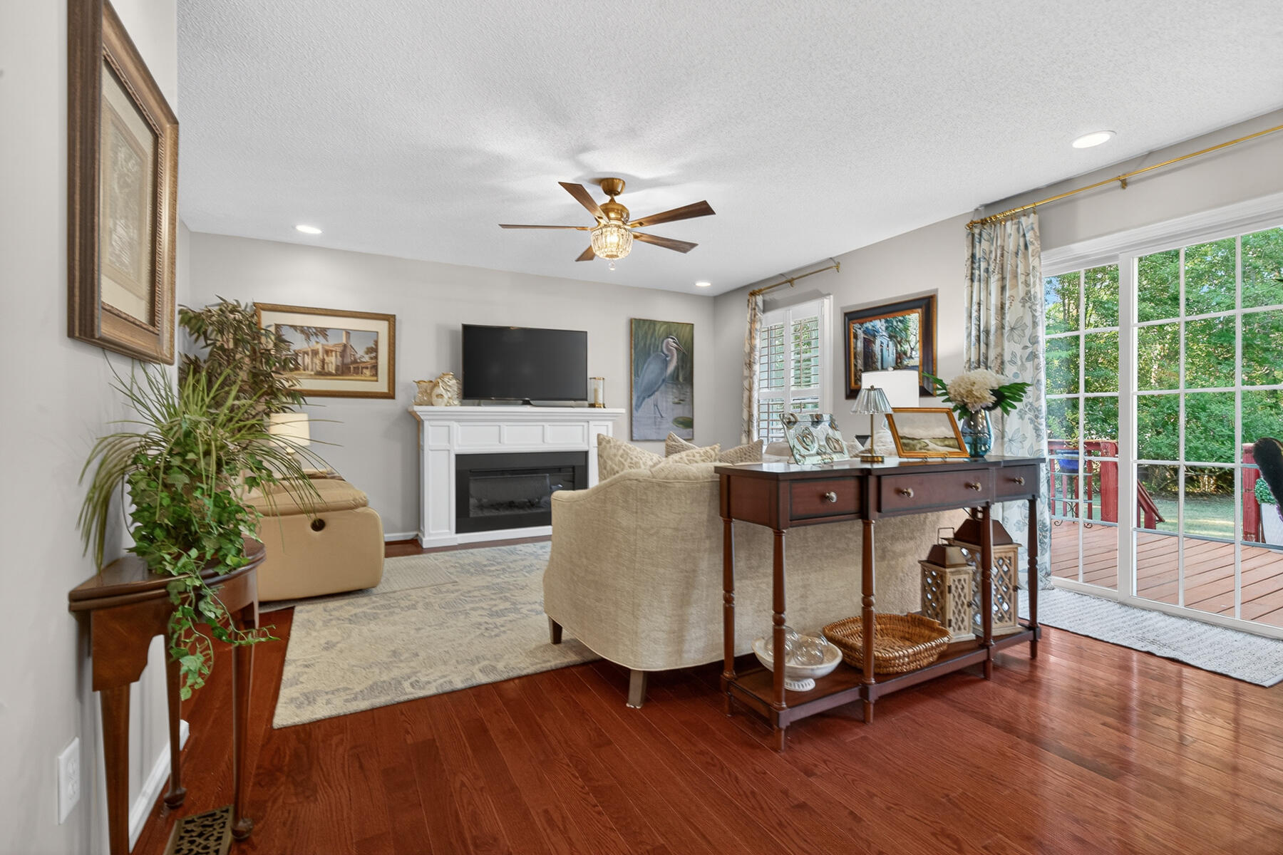 28 Santee Lakes Court Elloree, SC 29047 - Photo 29 of 68 living area view
