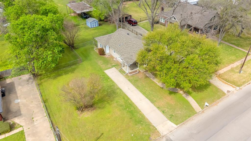 914 Prairie Avenue Cleburne, TX 76033 - Photo 4 of 19 a view of a swimming pool