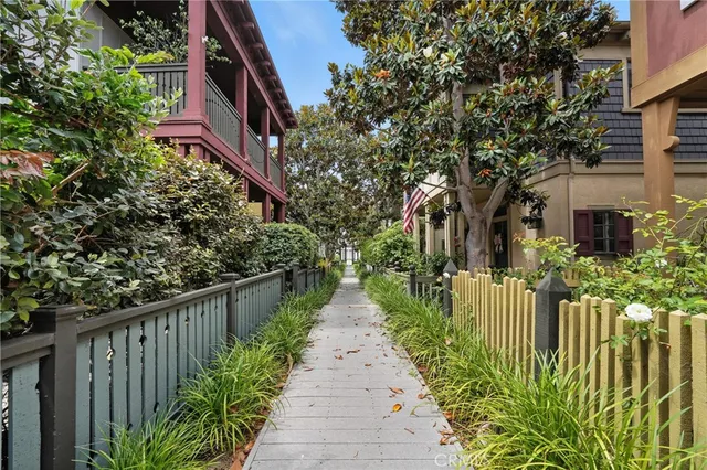 a view of a pathway with house on both side